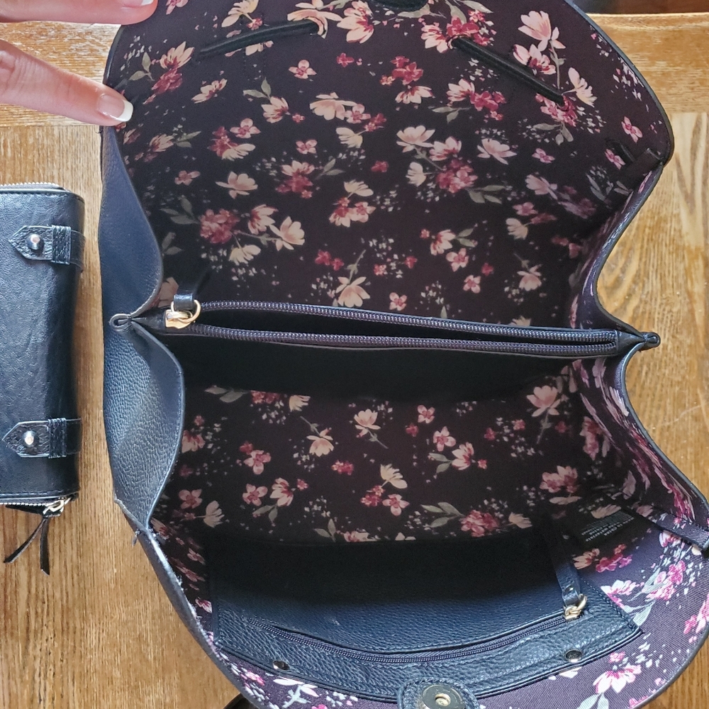 Black Purse - Picture 3 of 4